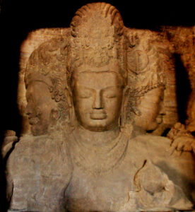 Anónimo: Shiva Trimurti (c. 550 d.C.) escultura en piedra, Complejo de Cuevas de la Isla de Elephanta, Bombay, India.